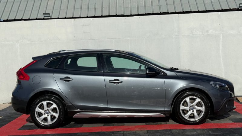 VOLVO V40 CROSS D2 115CH START&STOP MOMENTUM POWERSHIFT 2014