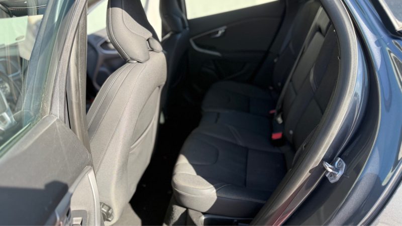 VOLVO V40 CROSS D2 115CH START&STOP MOMENTUM POWERSHIFT 2014