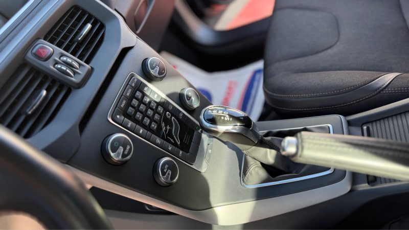 VOLVO V40 CROSS D2 115CH START&STOP MOMENTUM POWERSHIFT 2014