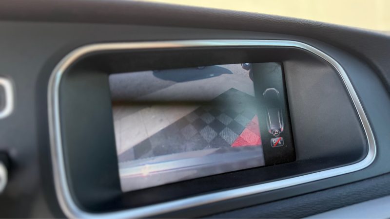 VOLVO V40 CROSS D2 115CH START&STOP MOMENTUM POWERSHIFT 2014