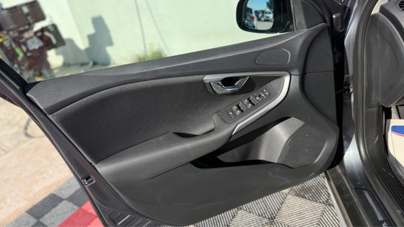 VOLVO V40 CROSS D2 115CH START&STOP MOMENTUM POWERSHIFT 2014