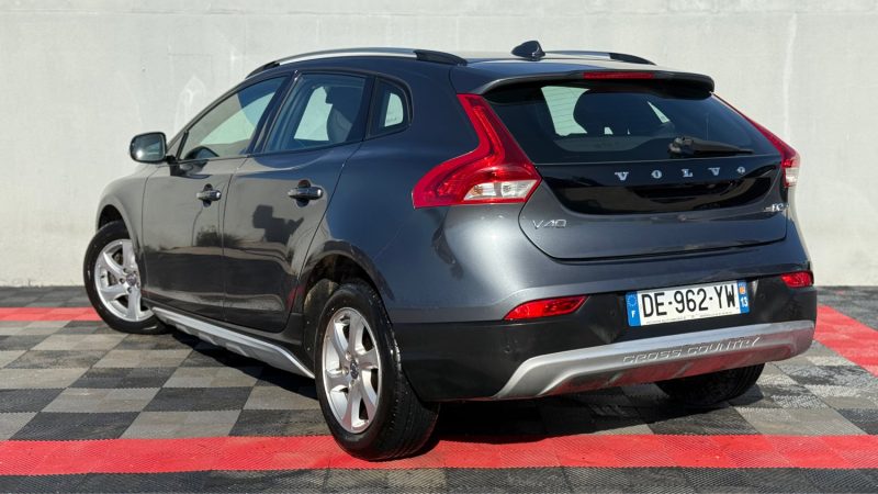 VOLVO V40 CROSS D2 115CH START&STOP MOMENTUM POWERSHIFT 2014