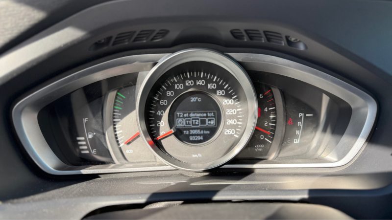 VOLVO V40 CROSS D2 115CH START&STOP MOMENTUM POWERSHIFT 2014