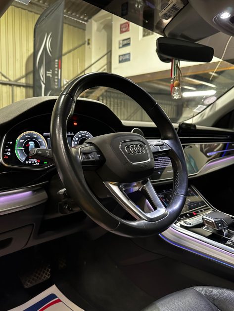 MAGNIFIQUE AUDI Q8 55 TFSI E QUATTRO AVUS 381 CH (FULL SUIVI D’ENTRETIEN AUDI, ATTELAGE)