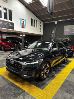 MAGNIFIQUE AUDI Q8 55 TFSI E QUATTRO AVUS 381 CH (FULL SUIVI D’ENTRETIEN AUDI, ATTELAGE)