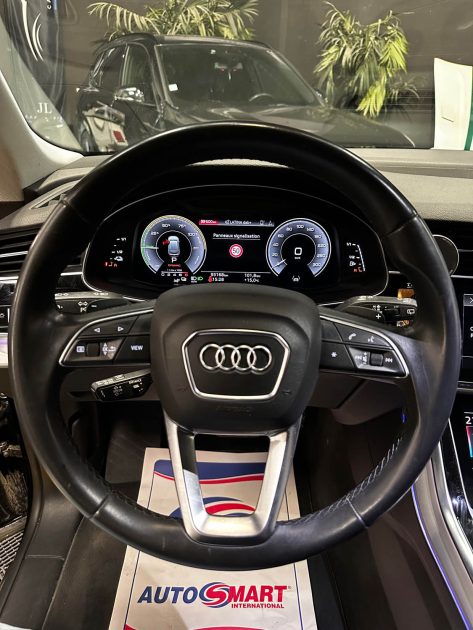 MAGNIFIQUE AUDI Q8 55 TFSI E QUATTRO AVUS 381 CH (FULL SUIVI D’ENTRETIEN AUDI, ATTELAGE)