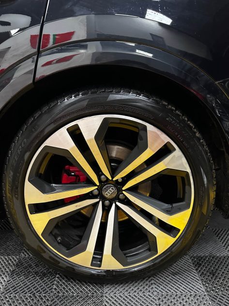 MAGNIFIQUE AUDI Q8 55 TFSI E QUATTRO AVUS 381 CH (FULL SUIVI D’ENTRETIEN AUDI, ATTELAGE)