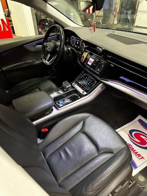 MAGNIFIQUE AUDI Q8 55 TFSI E QUATTRO AVUS 381 CH (FULL SUIVI D’ENTRETIEN AUDI, ATTELAGE)