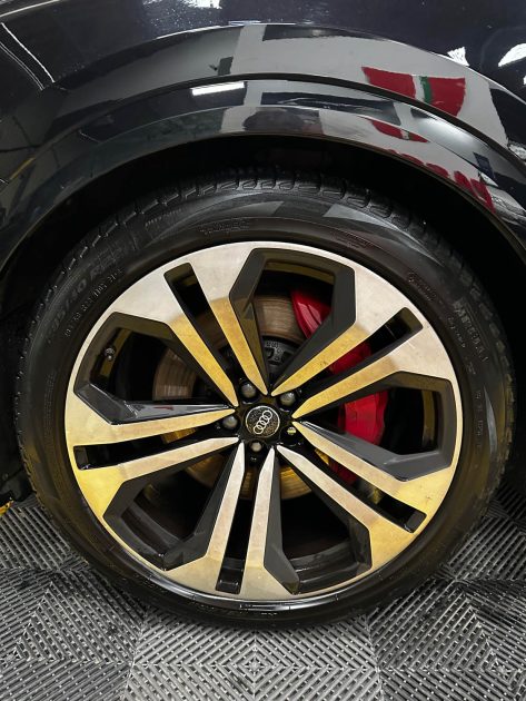 MAGNIFIQUE AUDI Q8 55 TFSI E QUATTRO AVUS 381 CH (FULL SUIVI D’ENTRETIEN AUDI, ATTELAGE)