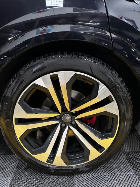 MAGNIFIQUE AUDI Q8 55 TFSI E QUATTRO AVUS 381 CH (FULL SUIVI D’ENTRETIEN AUDI, ATTELAGE)