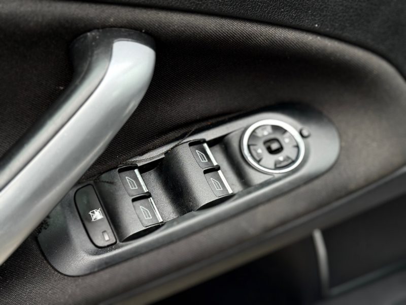 FORD MONDEO SW 1.8 TDCi 125 GHIA – Grand Coffre – Clim Auto –  Régulateur – Révisée & Garantie 6mois