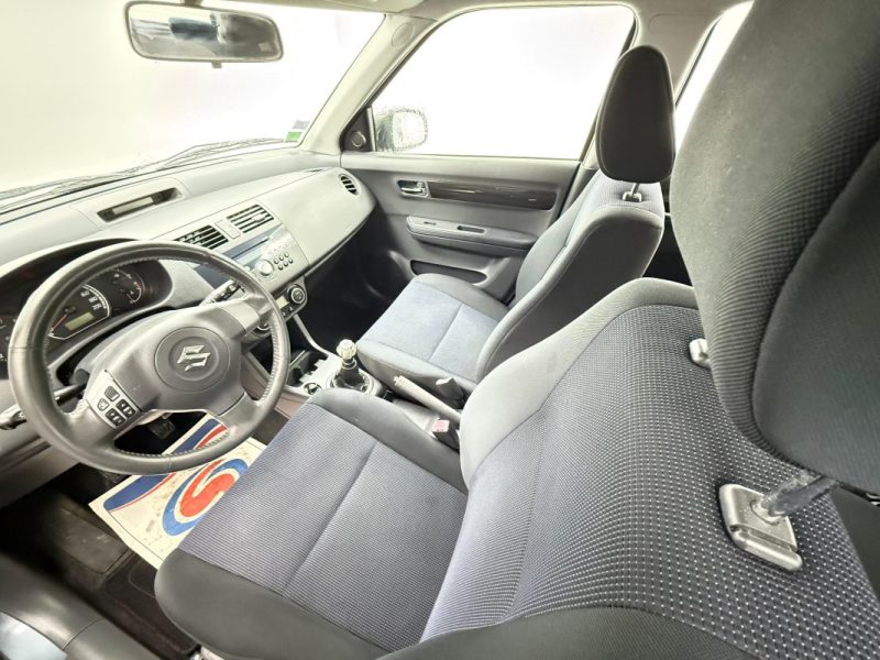 SUZUKI SWIFT 1.3i  92 CV GARANTIE 12 MOIS 