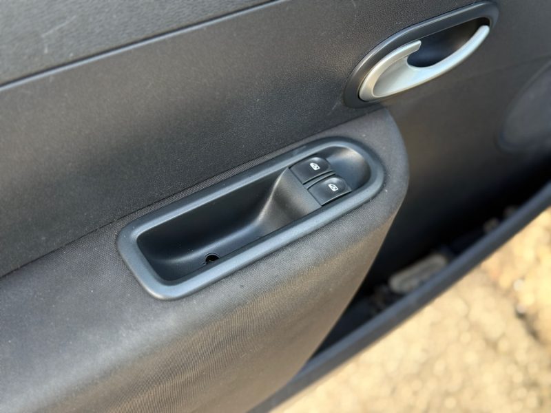 RENAULT CLIO III 1.2 75 ch EXTREME – Idéal Jeune Conducteur – Clim – Révisée & Garantie 6 mois