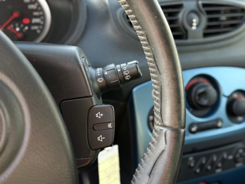 RENAULT CLIO III 1.2 75 ch EXTREME – Idéal Jeune Conducteur – Clim – Révisée & Garantie 6 mois