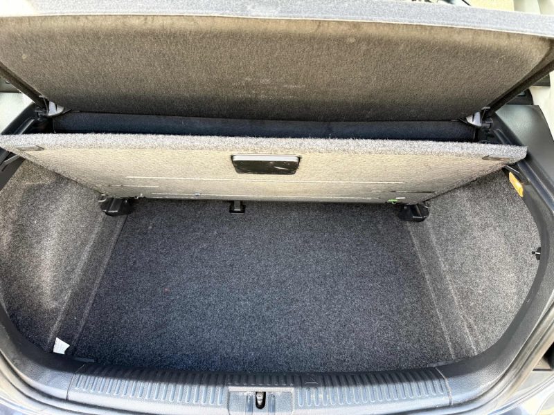 VOLKSWAGEN POLO 1.4 TDI 90 R-LINE – DSG7 – Écran Tactile – Radar AV/AR – Révisée & Garantie 6 mois