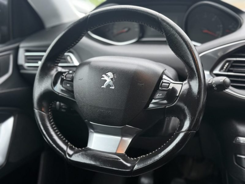 PEUGEOT 308 II 1.6 BLUEHDI 120 ch – GPS – Écran Tactile – Révisée & Garantie 6 mois
