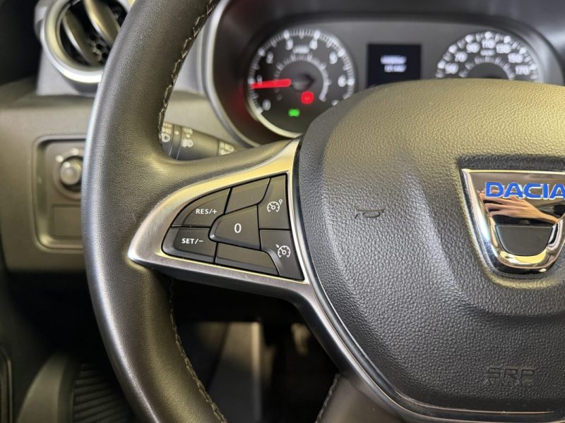 DACIA DUSTER ph2 1.5 DCI 115cv PRESTIGE 4X4 - SIEGES CHAUFFANTS - CAMERA 360 - ATTELAGE - 1er MAIN  
