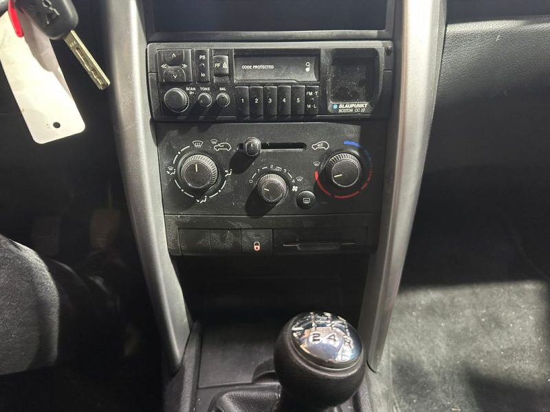 PEUGEOT  207 1.4 essence 75cv 