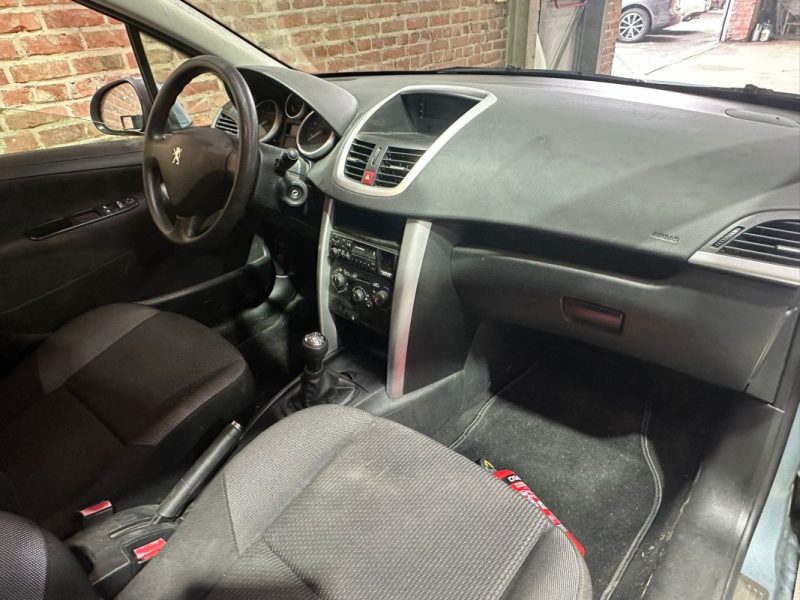 PEUGEOT  207 1.4 essence 75cv 