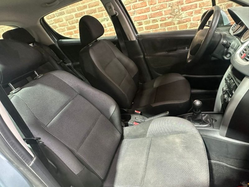 PEUGEOT  207 1.4 essence 75cv 
