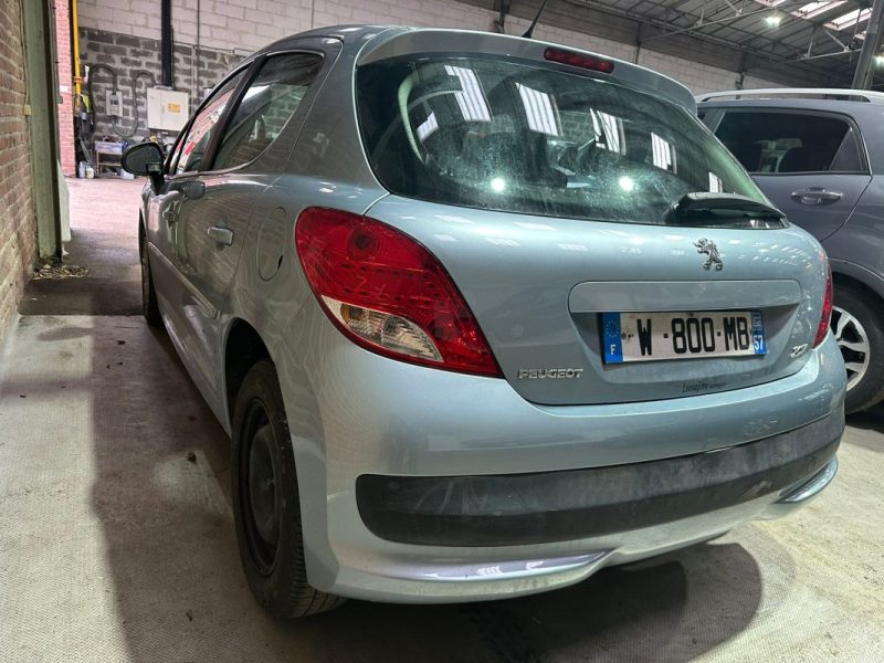 PEUGEOT  207 1.4 essence 75cv 