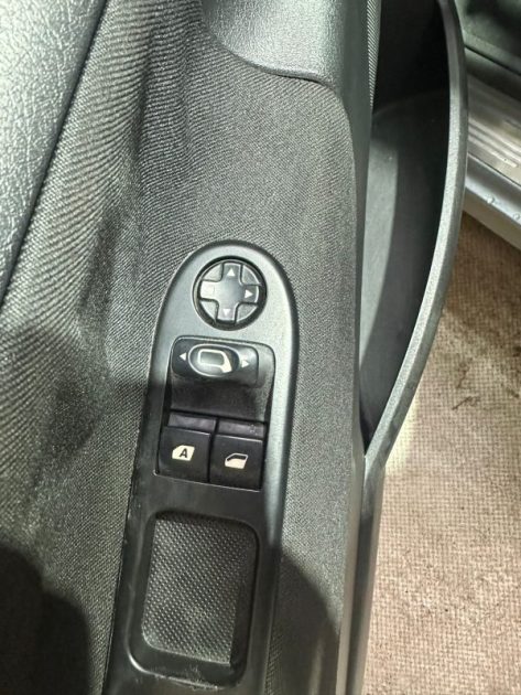 PEUGEOT  207 1.4 essence 75cv 