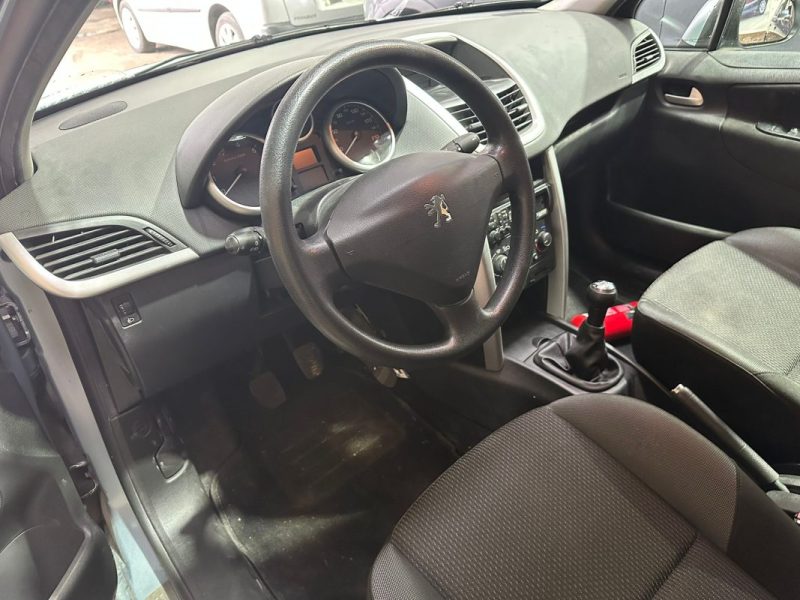 PEUGEOT  207 1.4 essence 75cv 