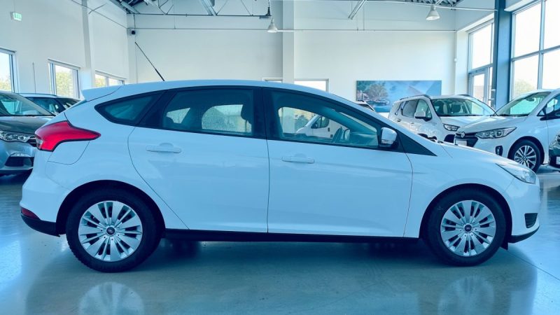 FORD FOCUS 1ER MAIN PARFAIT ETAT GARANTIE 6MOIS