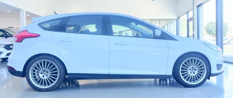FORD FOCUS 1ER MAIN PARFAIT ETAT GARANTIE 6MOIS