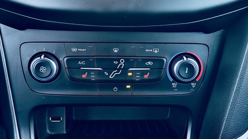 FORD FOCUS 1ER MAIN PARFAIT ETAT GARANTIE 6MOIS