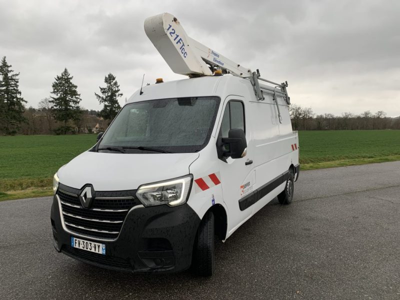 RENAULT MASTER 3  FOURGON NACELLE  2020