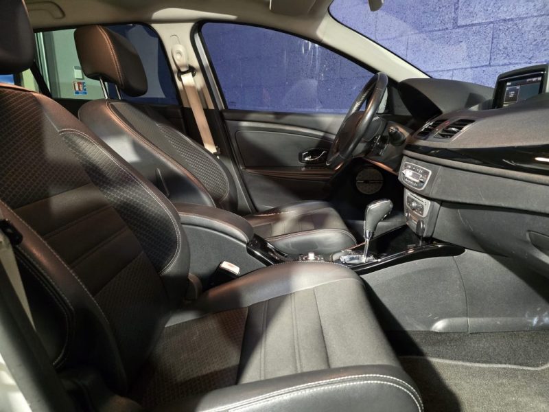 RENAULT MEGANE 3 1.2 TCE 130Cv BOSE - TOIT OUVRANT - BVA - CROCHET D'ATTELAGE - CT OK