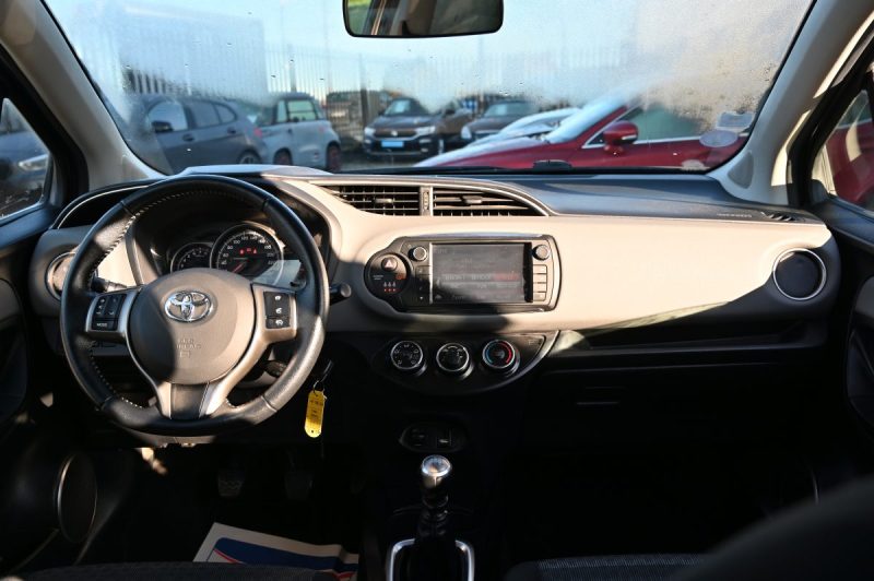 TOYOTA YARIS 100 VVT-I Dynamic 06/2016