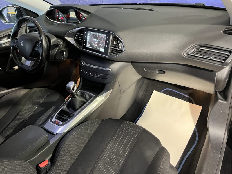 PEUGEOT 308 II 1.2  130CH ALLURE 5P - BVM 6 - GPS - SUIVI FACTURES - 113150 KM