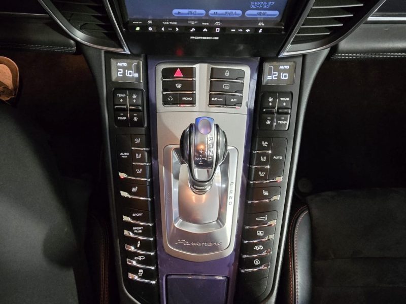 PORSCHE PANAMERA 4.8 V8 GTS - BVA PDK-ENTRETIEN PORSCHE COMPLET - PACK CHRONO - SIEGES 18 POSITIONS