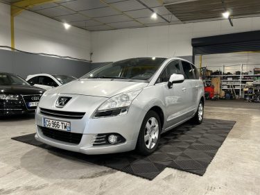 PEUGEOT 5008 1.6 HDI 110CH 