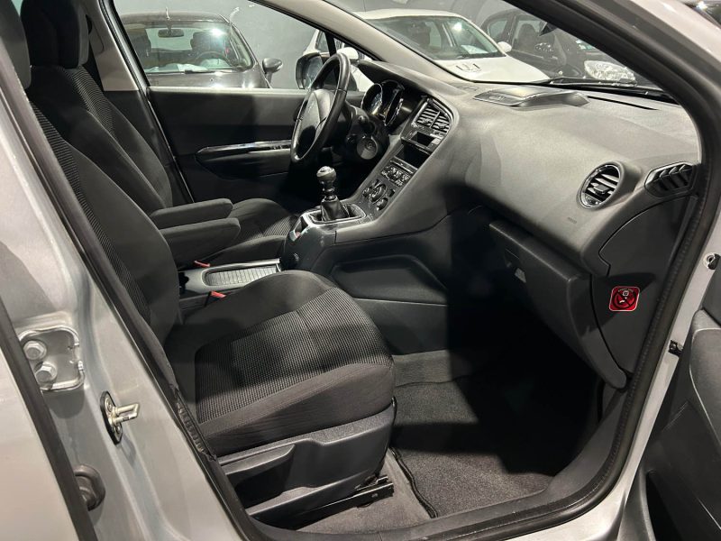 PEUGEOT 5008 1.6 HDI 110CH 