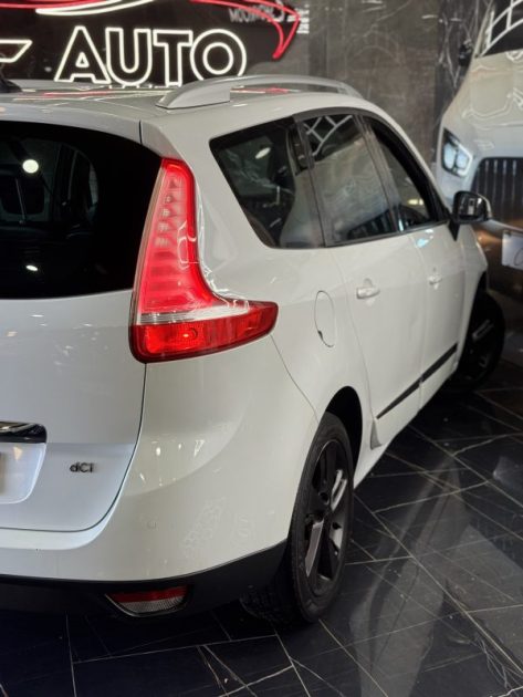 RENAULT SCENICIII 1.5 DCI 110CH BOSE EDC 7 PLACES 2013