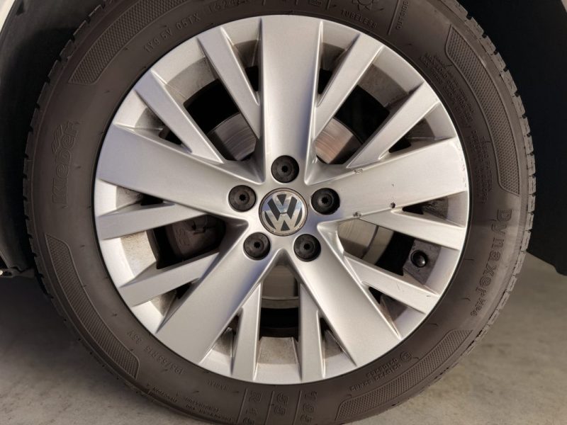 VOLKSWAGEN POLO - LIFE - 1.2i L - 60 ch - 2 EME MAIN - BVM - 2013 -