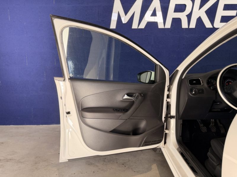 VOLKSWAGEN POLO - LIFE - 1.2i L - 60 ch - 2 EME MAIN - BVM - 2013 -