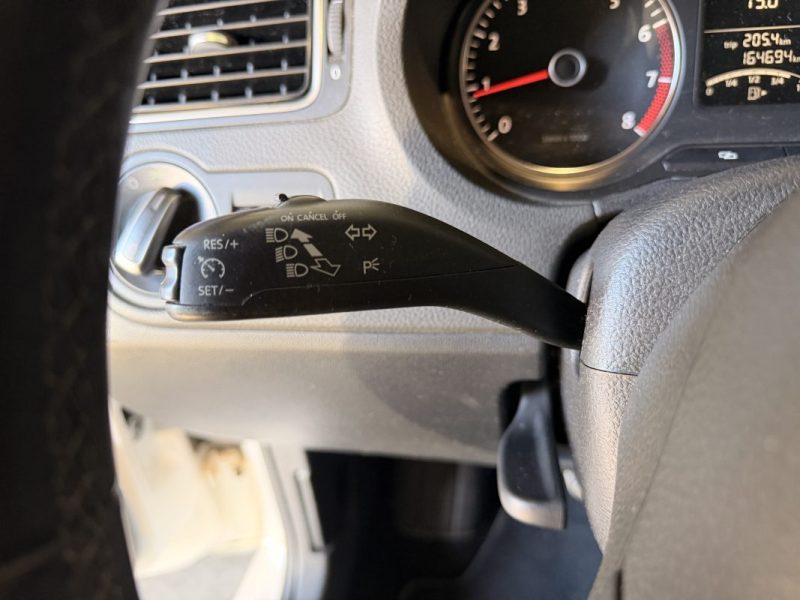 VOLKSWAGEN POLO - LIFE - 1.2i L - 60 ch - 2 EME MAIN - BVM - 2013 -