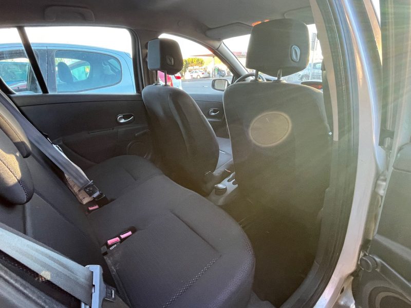 RENAULT CLIO 3 (III) 1.5 DCI 86cv IDEAL JEUNE PERMIS - ENTRETIEN OK - GARANTIE 6 MOIS 