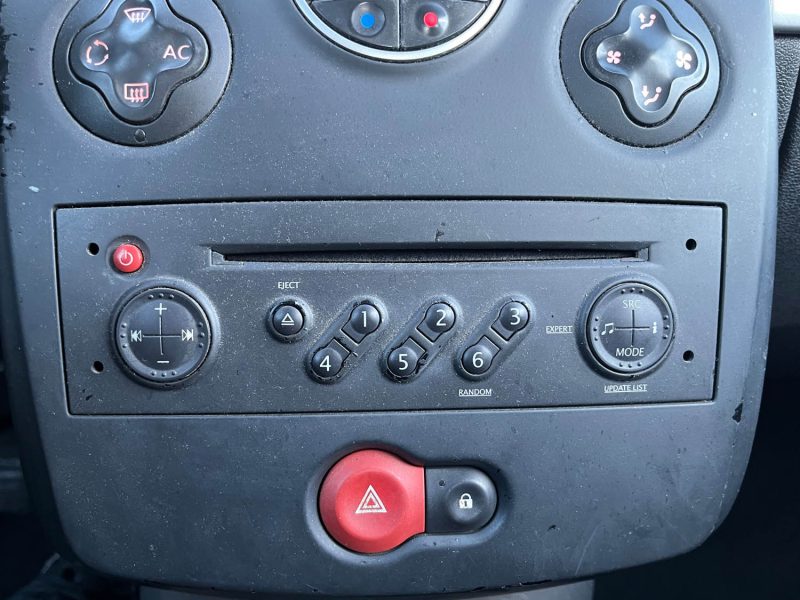 RENAULT CLIO 3 (III) 1.5 DCI 86cv IDEAL JEUNE PERMIS - ENTRETIEN OK - GARANTIE 6 MOIS 