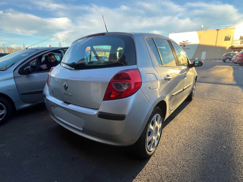 RENAULT CLIO 3 (III) 1.5 DCI 86cv IDEAL JEUNE PERMIS - ENTRETIEN OK - GARANTIE 6 MOIS 