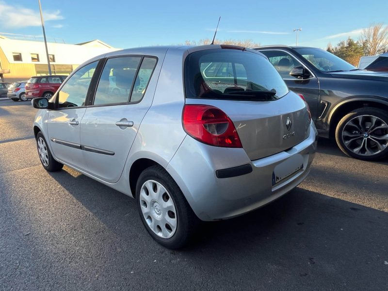 RENAULT CLIO 3 (III) 1.5 DCI 86cv IDEAL JEUNE PERMIS - ENTRETIEN OK - GARANTIE 6 MOIS 
