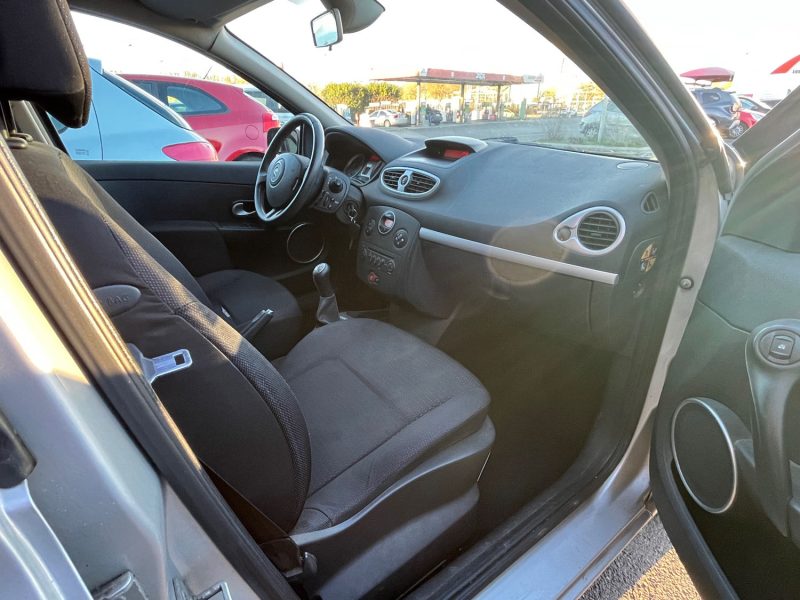 RENAULT CLIO 3 (III) 1.5 DCI 86cv IDEAL JEUNE PERMIS - ENTRETIEN OK - GARANTIE 6 MOIS 