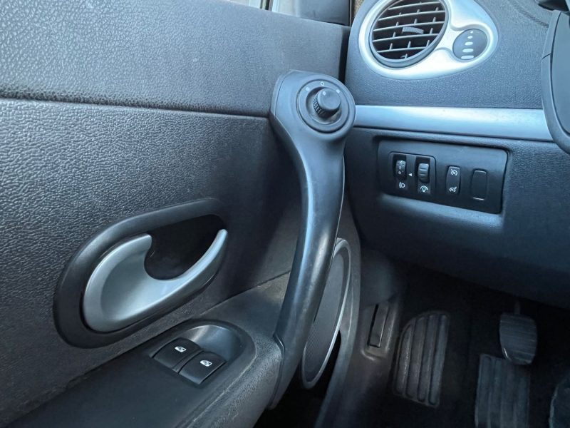 RENAULT CLIO 3 (III) 1.5 DCI 86cv IDEAL JEUNE PERMIS - ENTRETIEN OK - GARANTIE 6 MOIS 