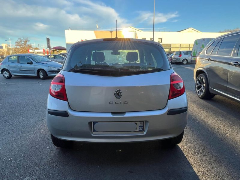 RENAULT CLIO 3 (III) 1.5 DCI 86cv IDEAL JEUNE PERMIS - ENTRETIEN OK - GARANTIE 6 MOIS 