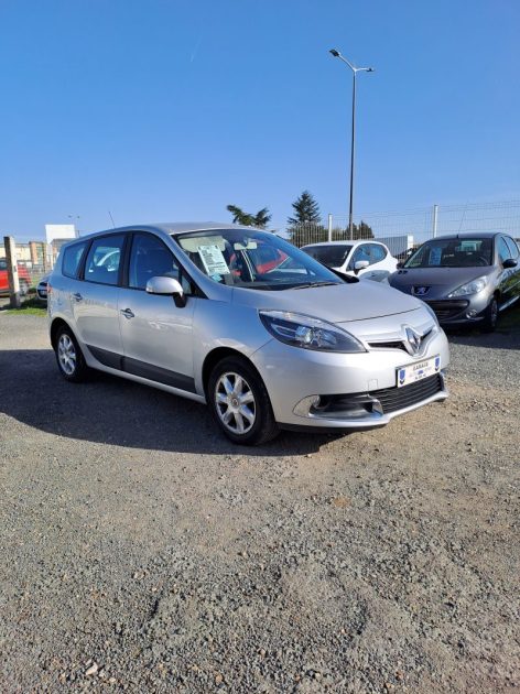 RENAULT MEGANE SCENIC 1.5 DCI 110CH FAP BOSE 7 PLACES 2012