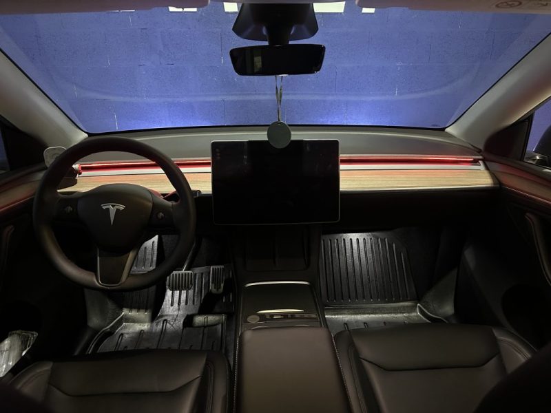 TESLA MODEL Y  LONG RANGE RWD 79 KW 600 KMS  2024